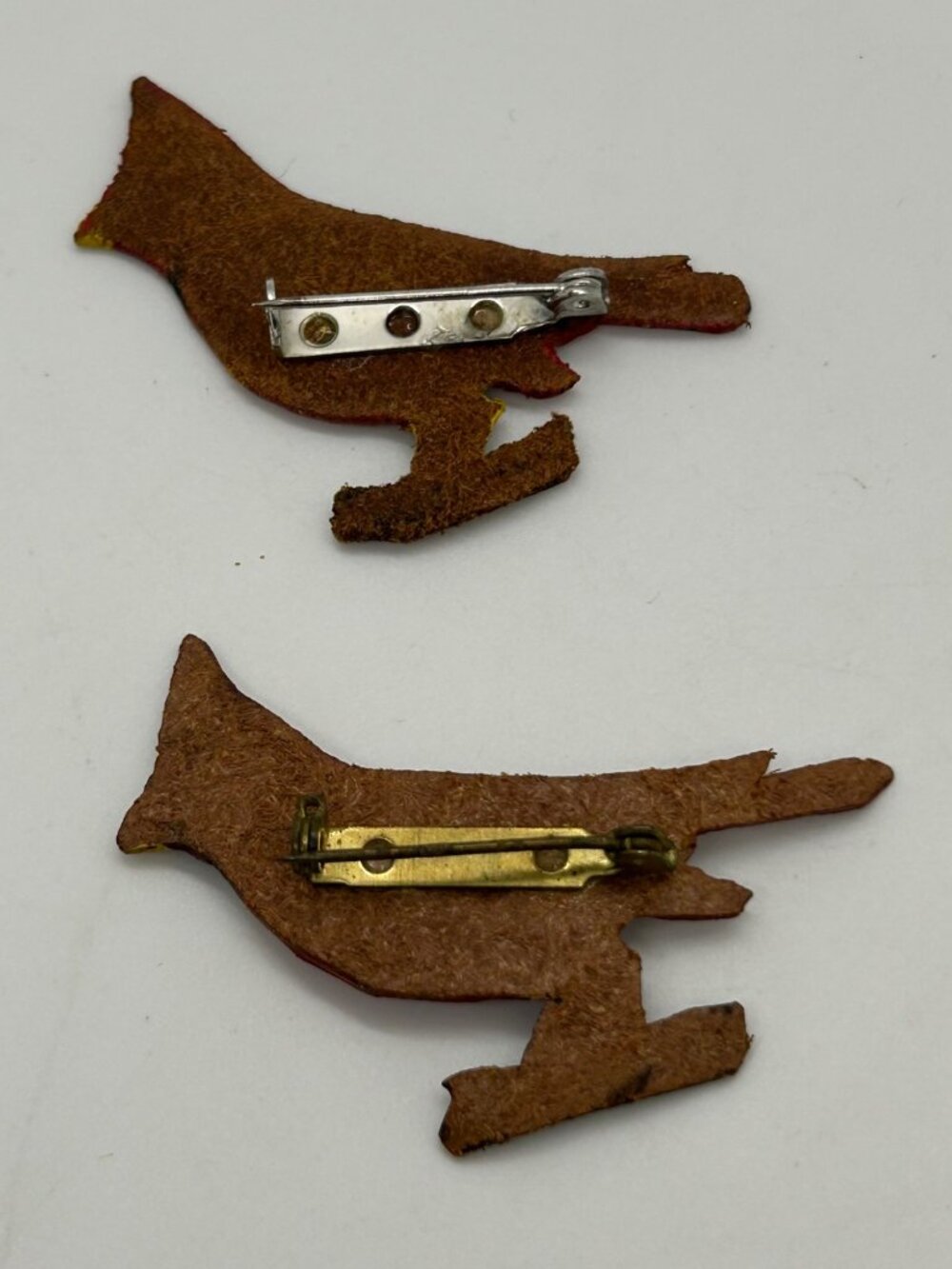 Vintage Cardinal Brooch Handcrafted Leather Birds Hand Painted - Picture 13 of 15